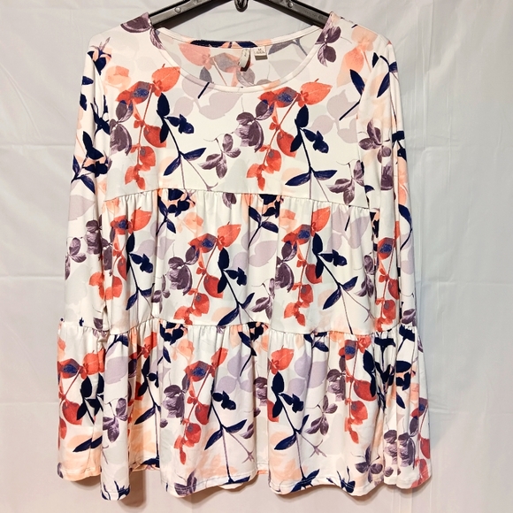 EST 1946 EUC Women's Super Soft Bell Sleeve Top, Size Medium - Picture 1 of 8